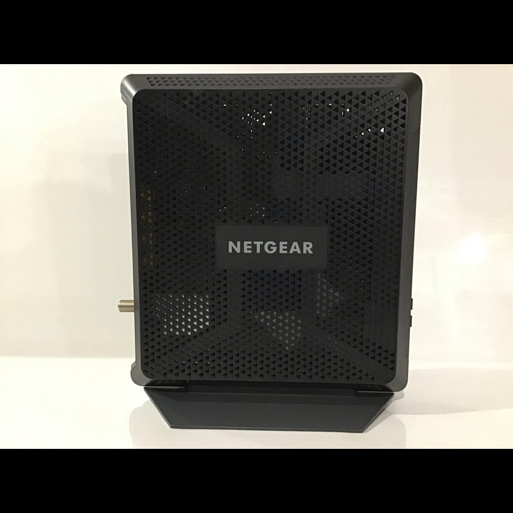 NETGEAR Nighthawk DOCSIS 3.0 1.9Gbps Two-in-one Cable Modem + WiFi Router C7000